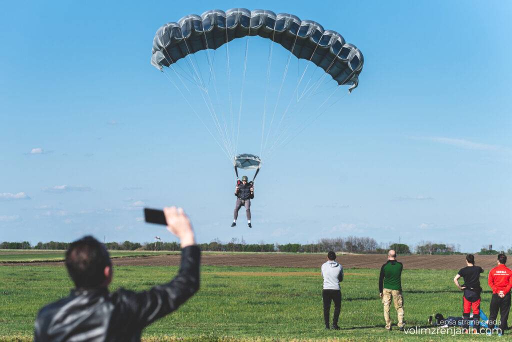 padobranci aerodrom ecka zrenjanin 021
