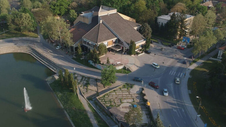 kczr foto zgrada