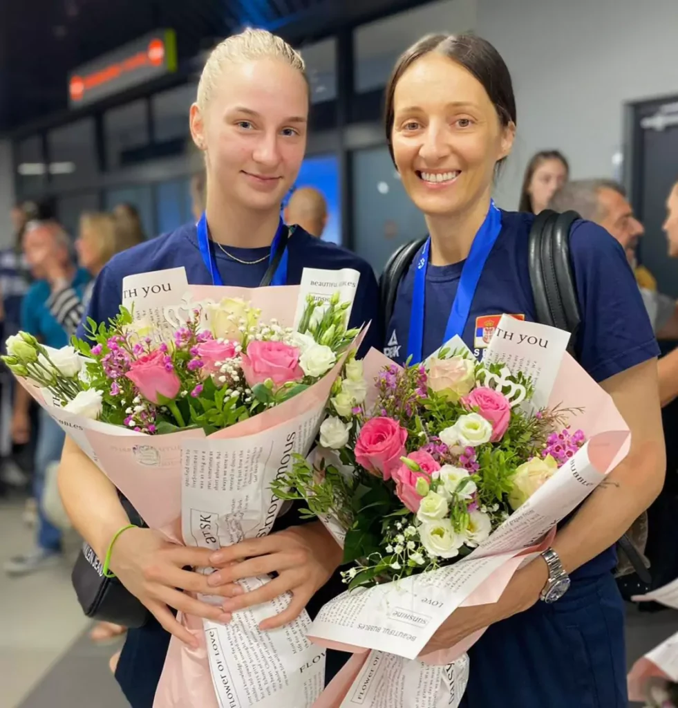 1 i 3 aleksandra uzelac i maja ognjenovic 669e4bc0373a5
