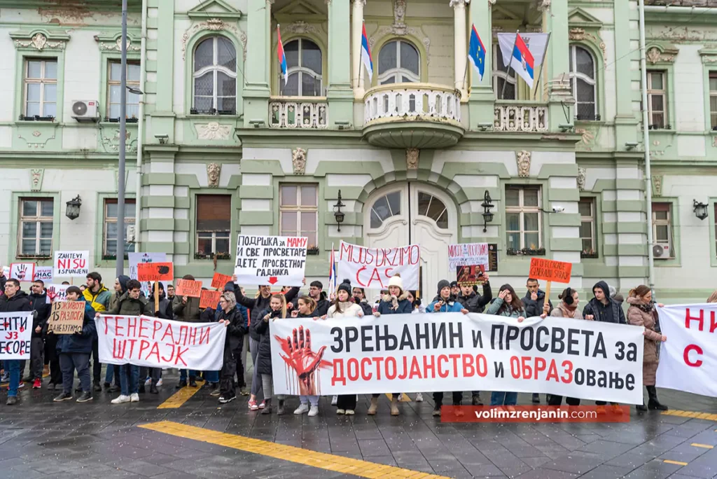 protest ucenicii i profesori zrenjanin 006 678e4b328dba3