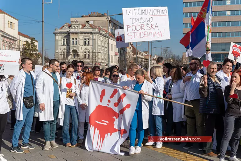protest zdravstvenih radnika zrenjanina n