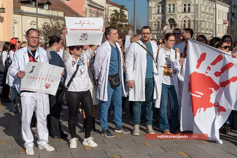 protest zdravstvenih radnika zrenjanina n