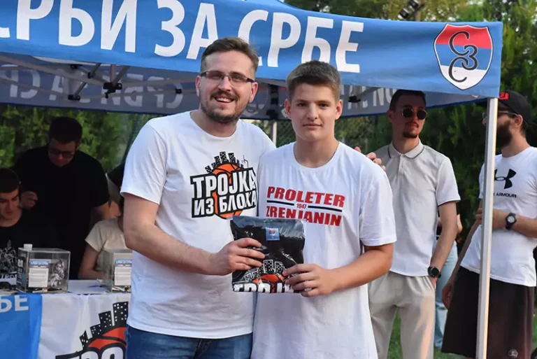 trojka iz bloka 7 684594ff54b92