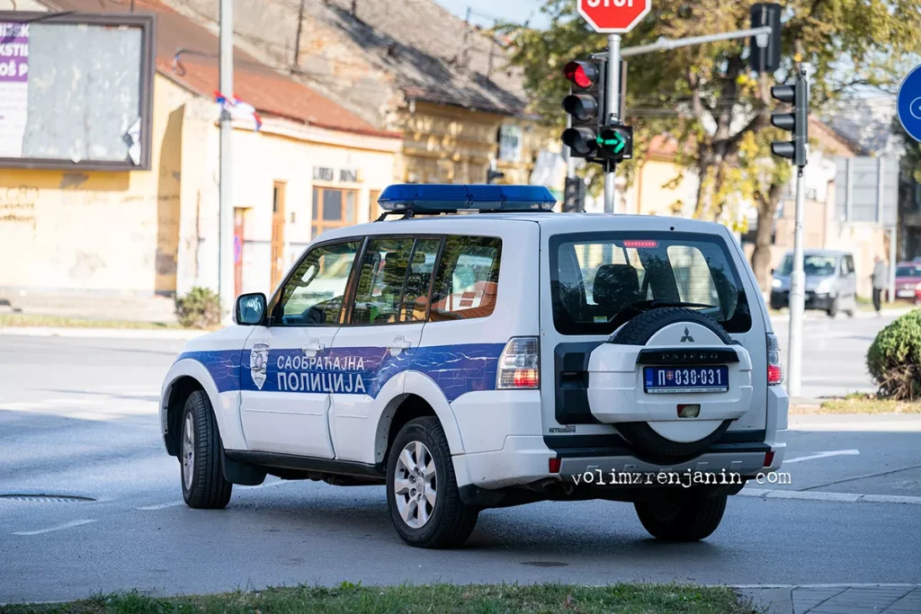 policija zrenjanin policijski auto 68ee0d9b4bb97