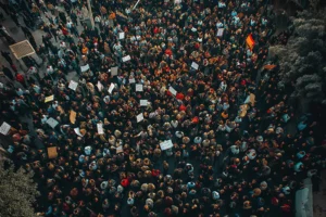 arab people demonstrating together 699eb1e5876bb