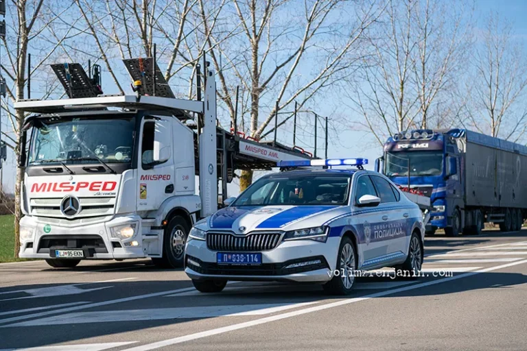 policija 699ed39f04e85